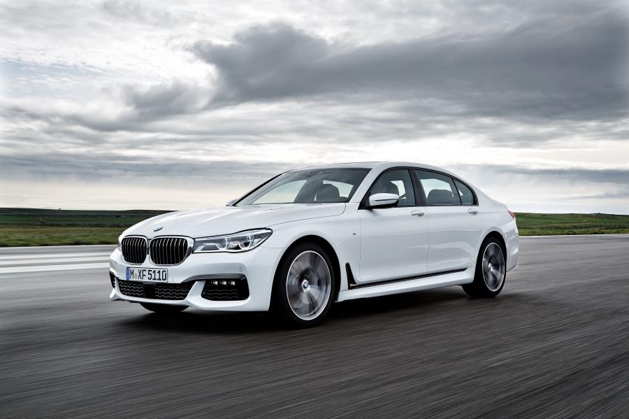  BMW 750Li xDrive M Sport 2015 года  (фото 15 из 22)